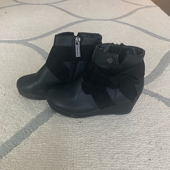 Girls Michael Kors boots, size 12 - Picture 3 of 15